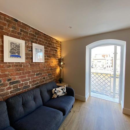 Luxury Apartment Woodsmill View - On The River - With Balcony - Recently Refurbished Йорк Екстериор снимка